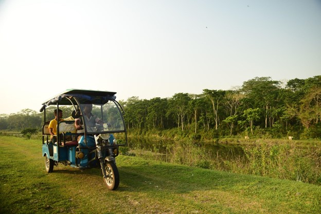 jaldapara rhino cottage- trekking along the river